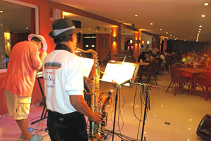 Saxophonspieler im Le Panorama Restaurant